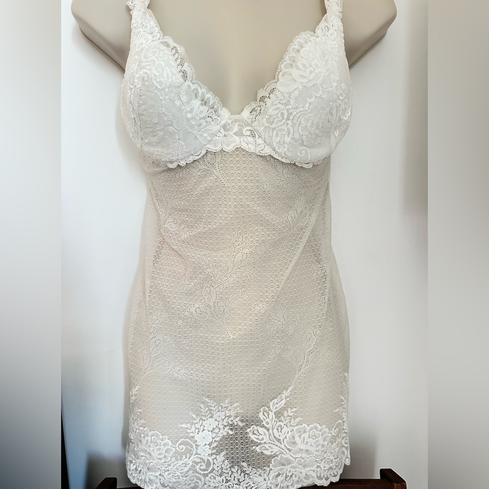 La Perla Elegant Cream Lace Chemise - Picture 2 of 16